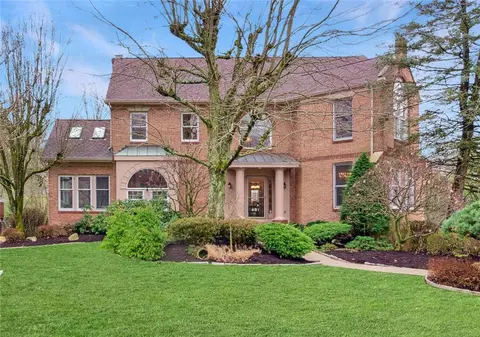 2615 Rossmoor Dr, Pittsburgh, PA 15241