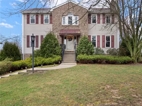 129 Matthews Dr, Beaver, PA 15009