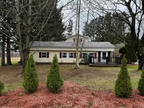 33 Old Fredonia Rd, Mercer, PA 16137