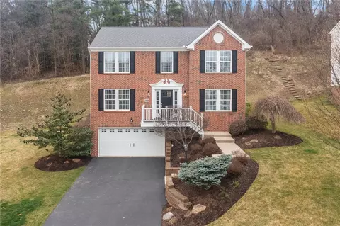 2038 Meadowridge Dr, Washington, PA 15301