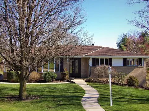 28 Anchor Dr, Washington, PA 15301