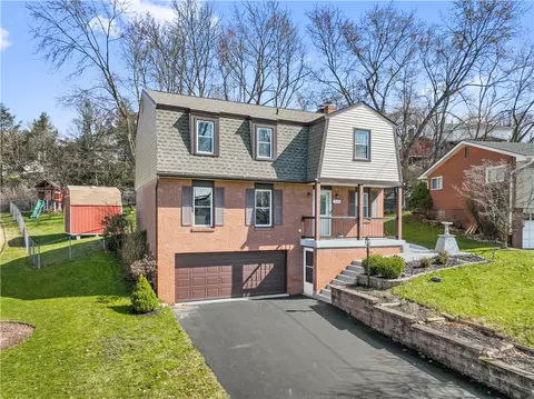 300 E Deer Park Dr, Clairton, PA 15025