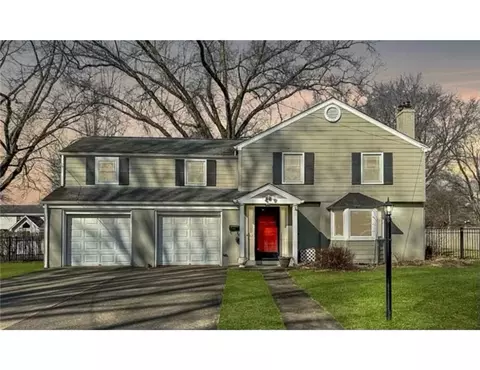 42 Crystal Dr, Oakmont, PA 15139