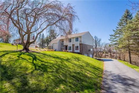 1574 Tiffany Dr, Pittsburgh, PA 15241