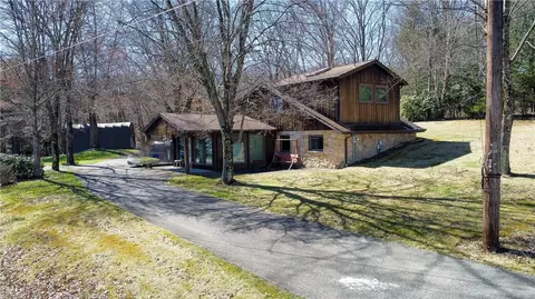 505 Preston Dr, Butler, PA 16001