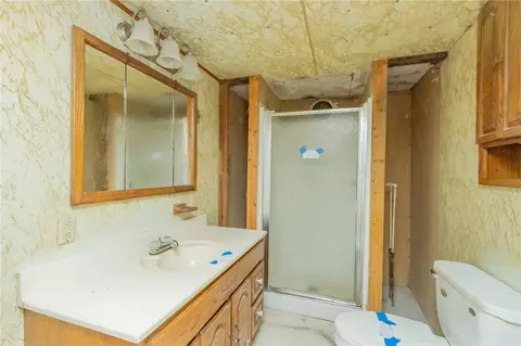 Bath - 304 Baker Rd, Vandergrift, PA 15690 photo 1 of 1