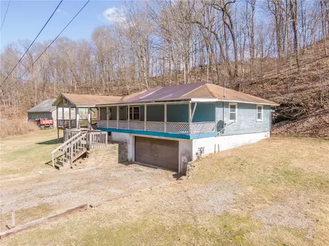 Exterior - 304 Baker Rd, Vandergrift, PA 15690 photo 3 of 6