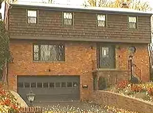 481 Nantucket Dr, Pittsburgh, PA 15236