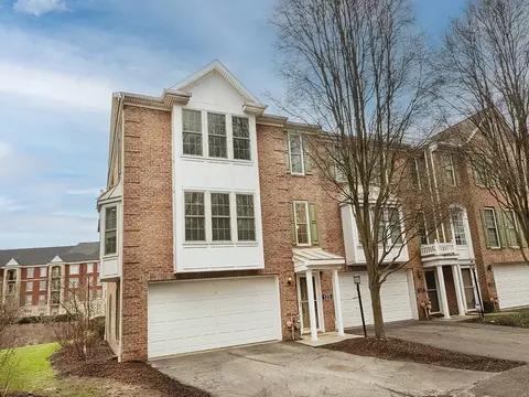 125 Chapel Harbor Dr, Pittsburgh, PA 15238
