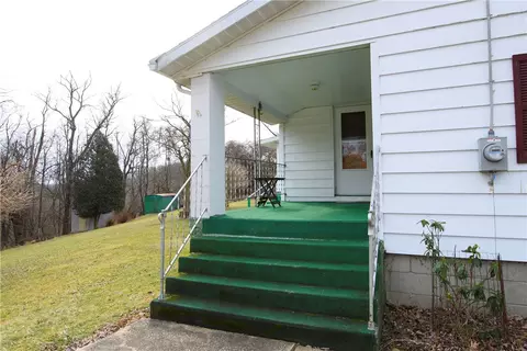1320 Ridge Rd, Vandergrift, PA 15690 photo 4