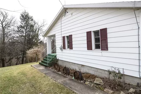 1320 Ridge Rd, Vandergrift, PA 15690 photo 6