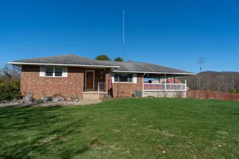1189 Buckeye Rd, Mount Morris, PA 15349
