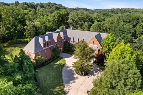 111 Nantucket Dr, Pittsburgh, PA 15238