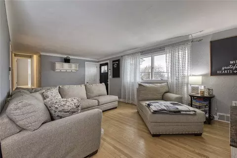 Living - 116 Bristol Ln, Irwin, PA 15642 photo 1 of 4