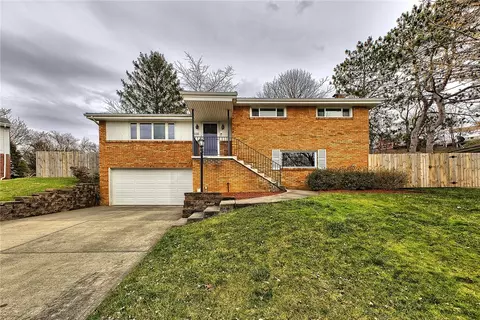 116 Bristol Ln, Irwin, PA 15642