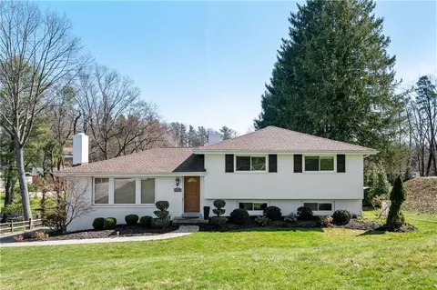 2509 Giant Oaks Dr, Pittsburgh, PA 15241