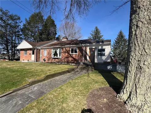 609 Hillside Ave, Ligonier, PA 15658