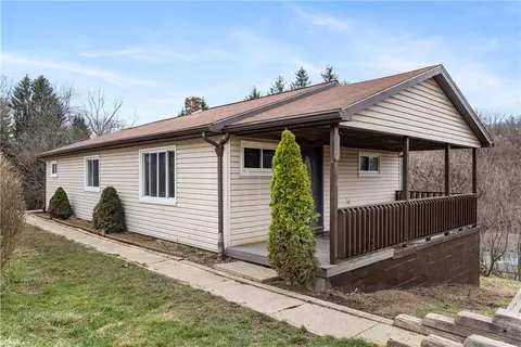 112 Strawberry Aly, Aliquippa, PA 15001