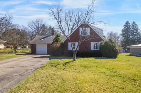 108 Center Dr, Beaver, PA 15009