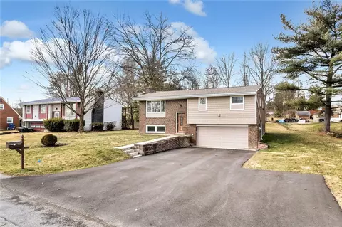 102 Laporte Dr, Cranberry Township, PA 16066