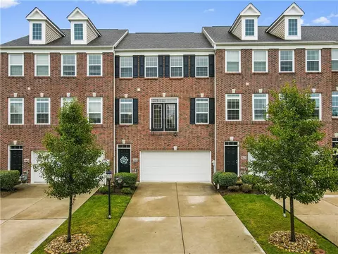 545 Gala Dr, Canonsburg, PA 15317