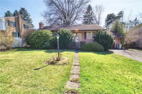 132 Melrose Dr, New Stanton, PA 15672