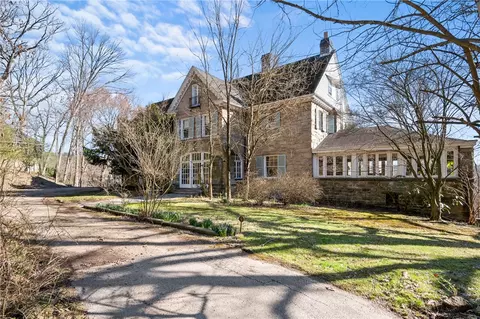 9 Little Sewickley Crk, Sewickley, PA 15143
