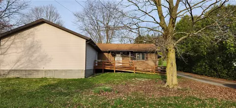 135 N Ruby St, Derry, PA 15627 photo 2