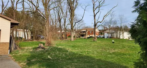 135 N Ruby St, Derry, PA 15627 photo 8