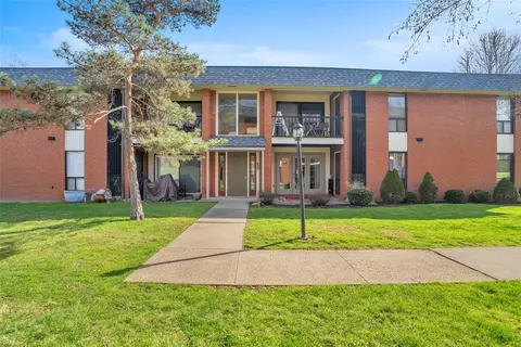 1100 College Park Dr #7, Coraopolis, PA 15108