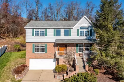 104 Williams Dr, Coraopolis, PA 15108