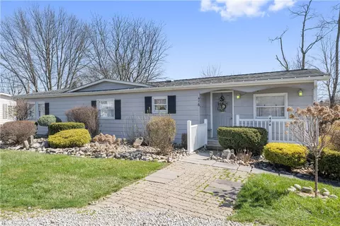 476 Cecil Henderson Rd, Cecil, PA 15321