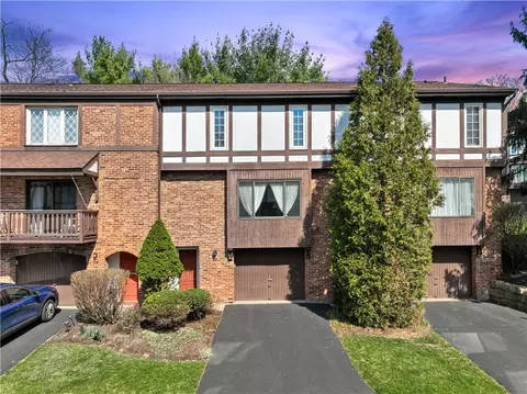 321 Woodbridge Dr, Pittsburgh, PA 15237