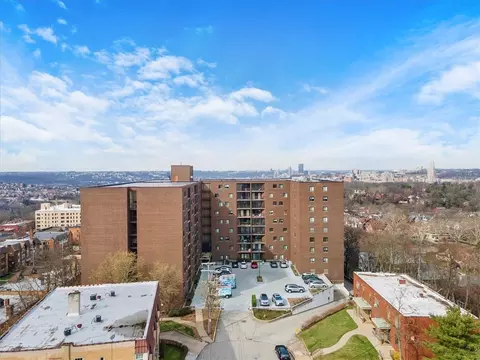 5600 Munhall Rd #711, Pittsburgh, PA 15217