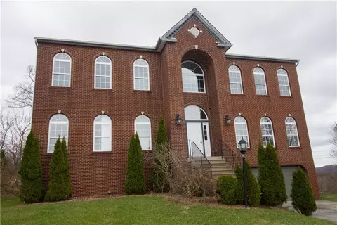 112 Stratford Ct, New Stanton, PA 15672