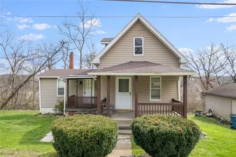 716 Overhead Bridge Rd, Youngwood, PA 15697