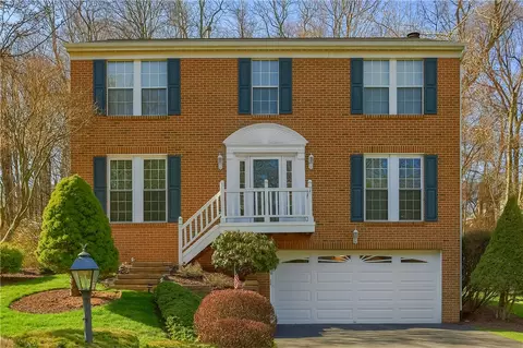 323 Shady Glen Dr, Coraopolis, PA 15108