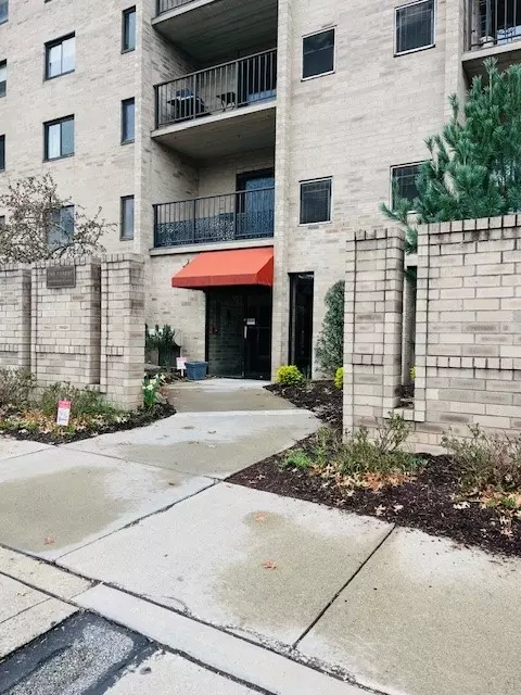1400 Smokey Wood Dr #912, Pittsburgh, PA 15218