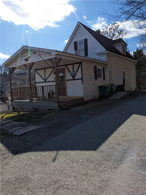 150 Carl Ave, Butler, PA 16001
