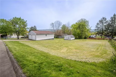 35 Highland Ave, Smithfield, PA 15478 photo 4