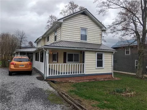 127 3rd Ave, Seward, PA 15954