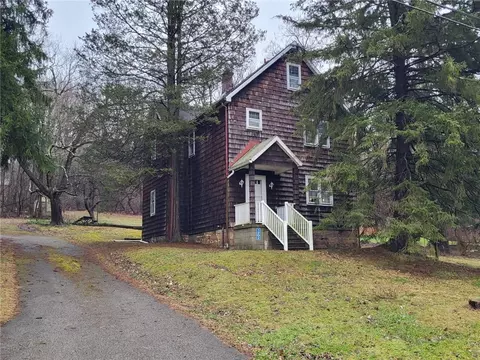 1202 Millwood Rd, Derry, PA 15627