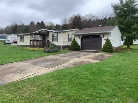37 Hemlock St, Beaver Falls, PA 15010