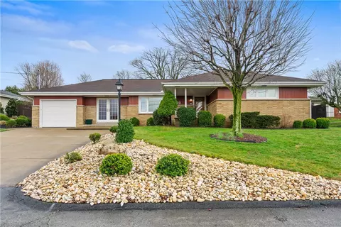1182 Lakeview Dr, Latrobe, PA 15650