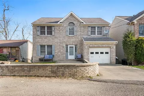 2429 Glenroy St, Pittsburgh, PA 15210