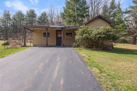 225 Pine Slope Rd, Acme, PA 15610