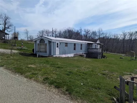 950 Coal St, Republic, PA 15475