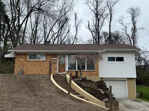 152 Queenston Dr, Pittsburgh, PA 15235