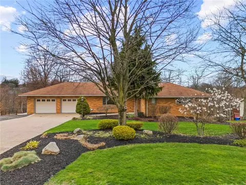 127 Woodside Dr, Washington, PA 15301