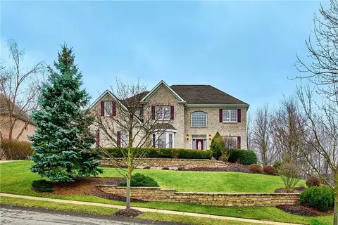 127 Ridgemont Dr, Cranberry Township, PA 16066